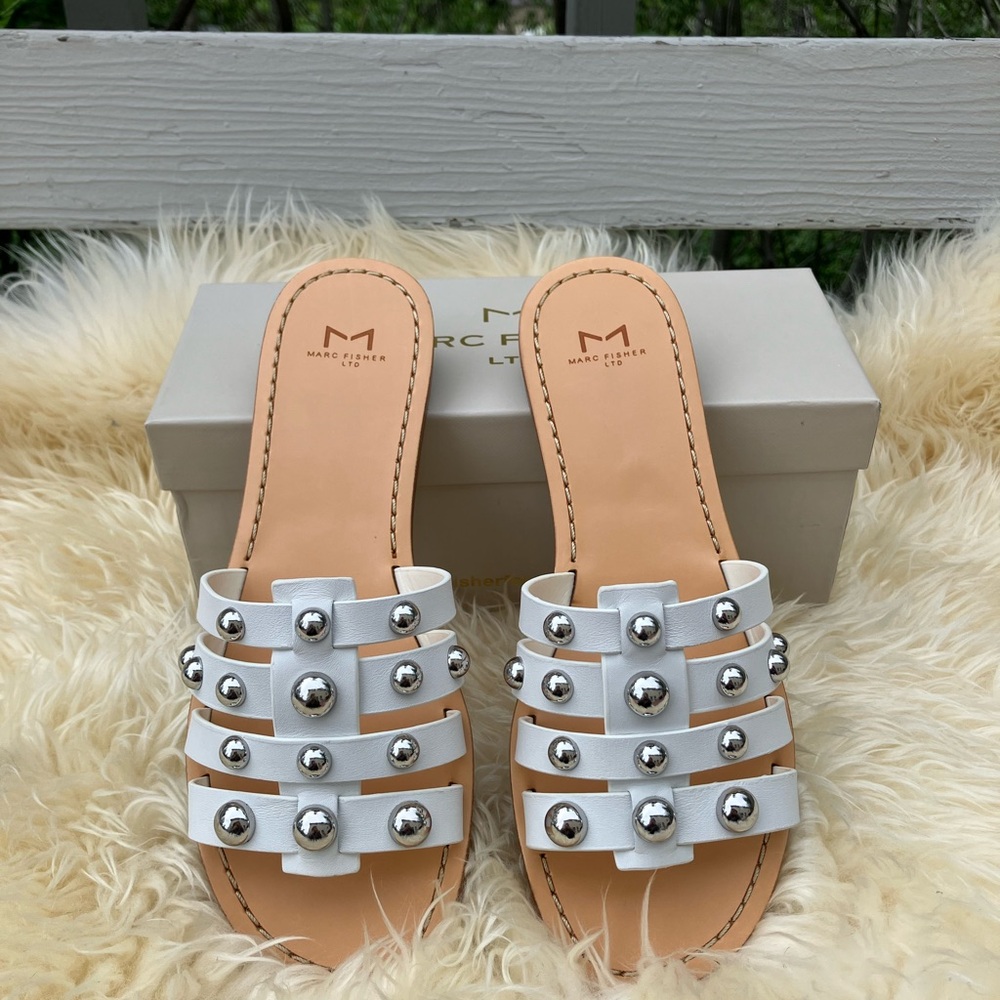 New In Box Marc Fisher Women’s Size 7.5M Sandals White Leather Pava